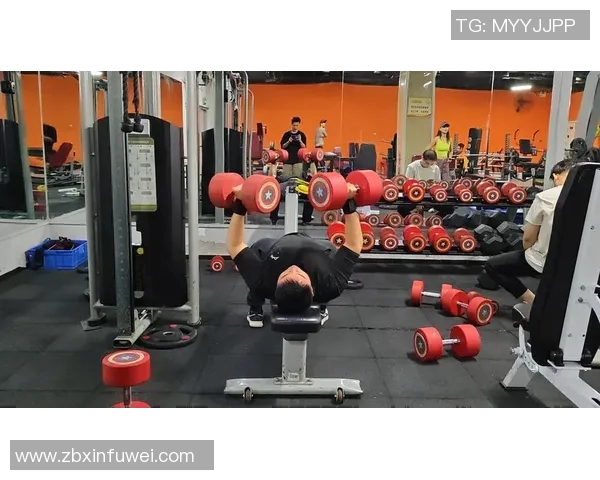 男士哑铃卧推训练视频助你打造完美胸肌的全面指南
